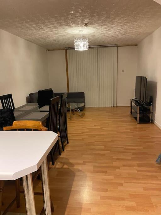 3 Bedroom Home-אינברקייטינג מראה חיצוני תמונה