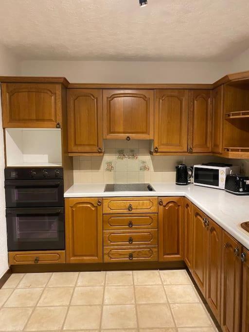 3 Bedroom Home-אינברקייטינג מראה חיצוני תמונה