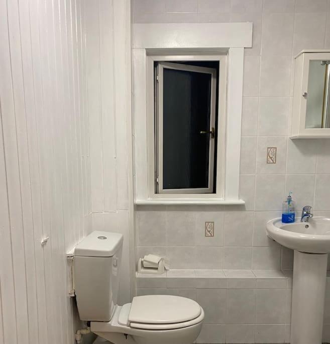3 Bedroom Home-אינברקייטינג מראה חיצוני תמונה