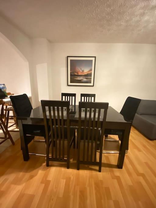 3 Bedroom Home-אינברקייטינג מראה חיצוני תמונה
