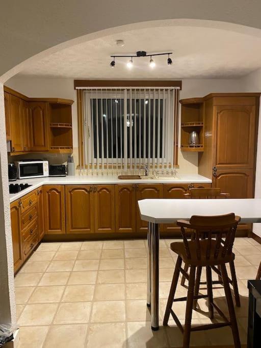3 Bedroom Home-אינברקייטינג מראה חיצוני תמונה