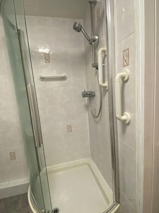 3 Bedroom Home-אינברקייטינג מראה חיצוני תמונה