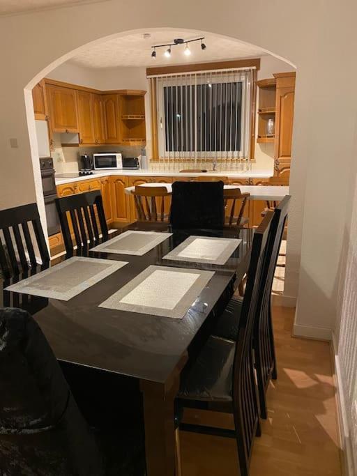3 Bedroom Home-אינברקייטינג מראה חיצוני תמונה